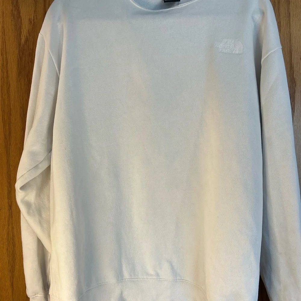 Men’s North Face Cream sweatshirt Medium crewneck